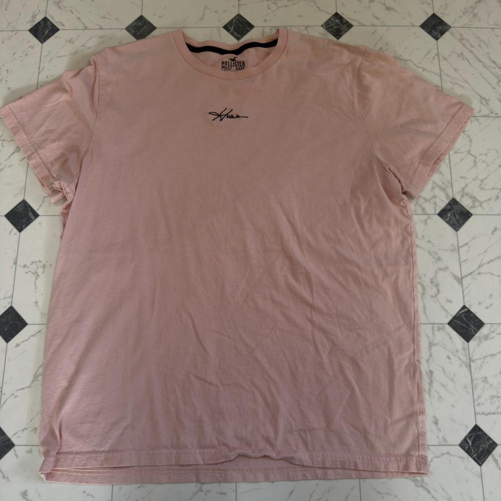 Hollister Must-Have Collection Men's Pink Embroidered Script Logo T-Shirt XL Cot